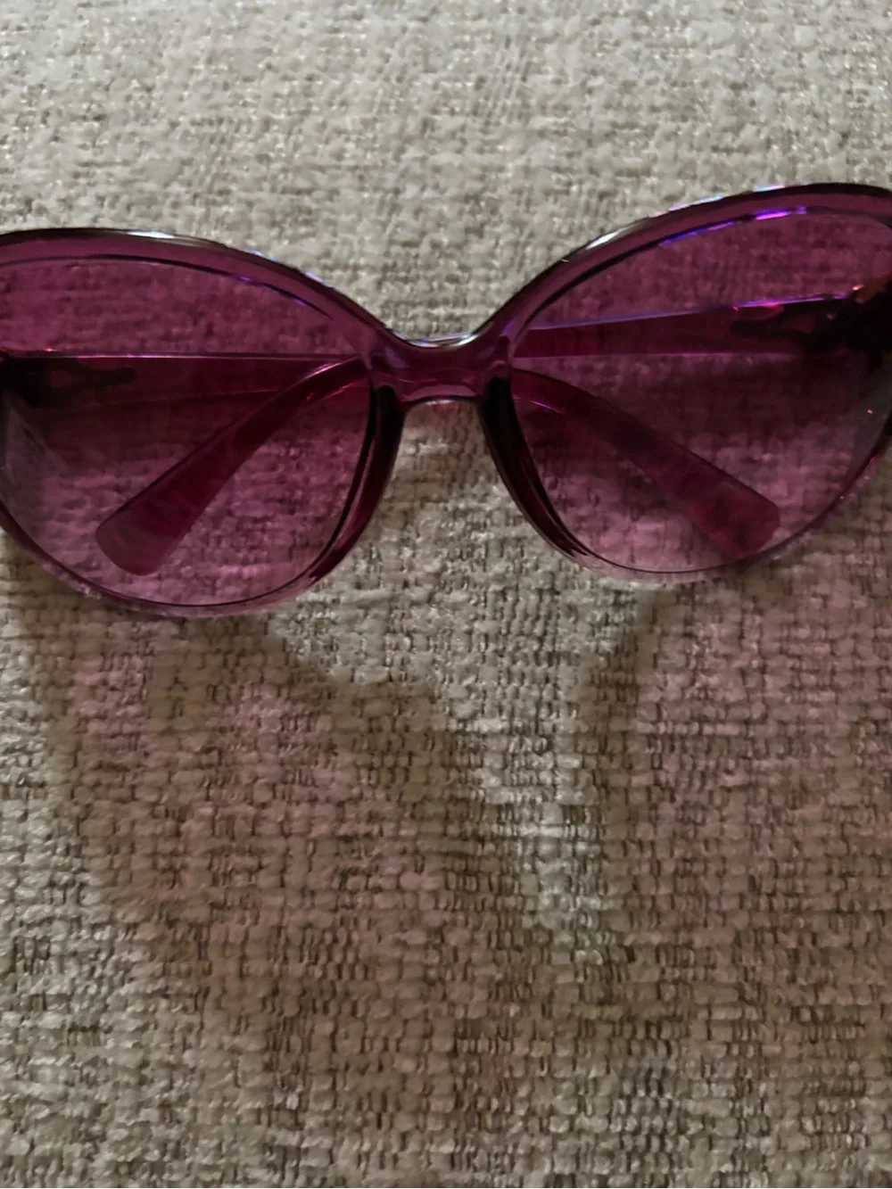 Women's Oversized Purple Sunglasses — Fashion Cat-Eye Style